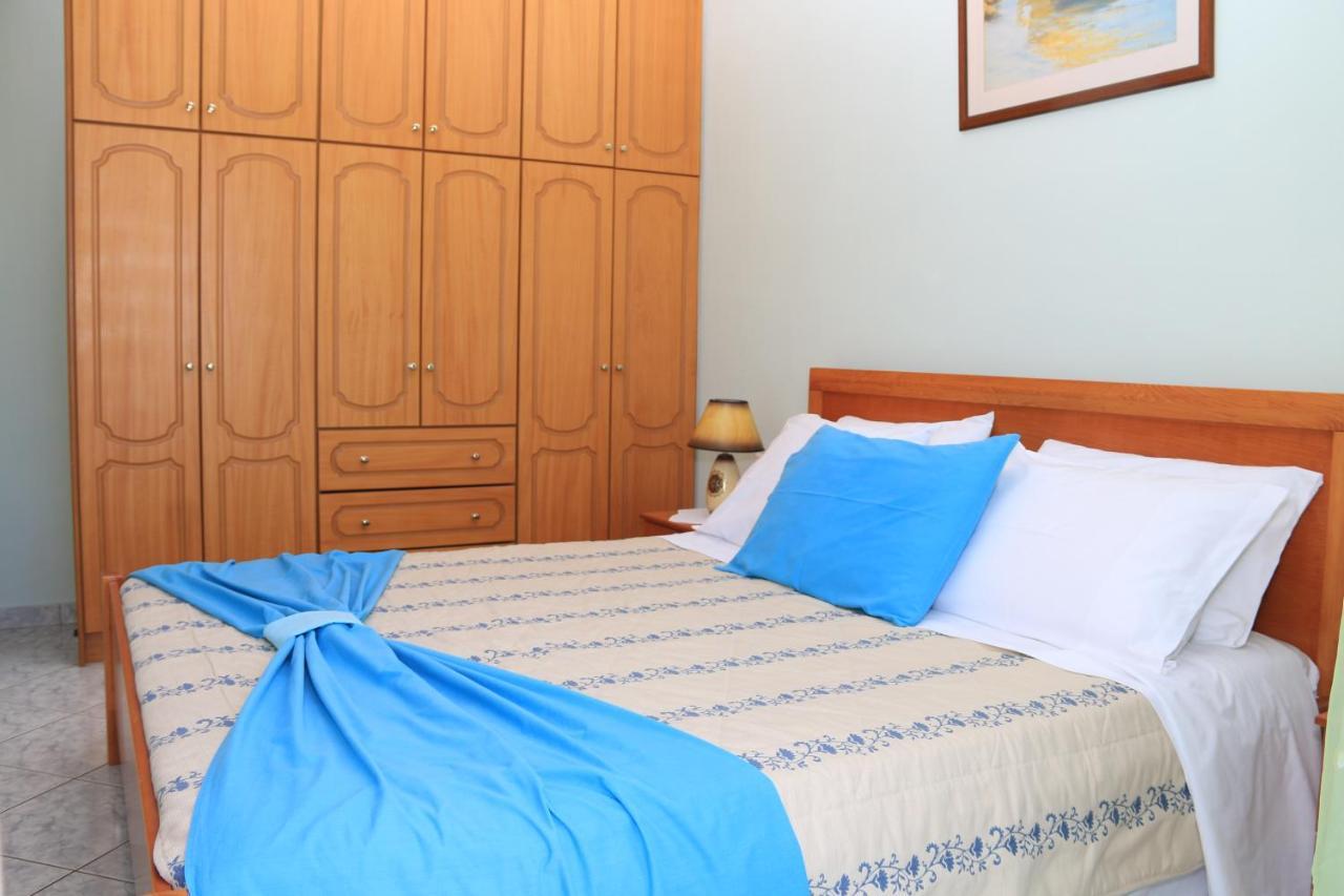 סרנדה Isabela Apartments מראה חיצוני תמונה