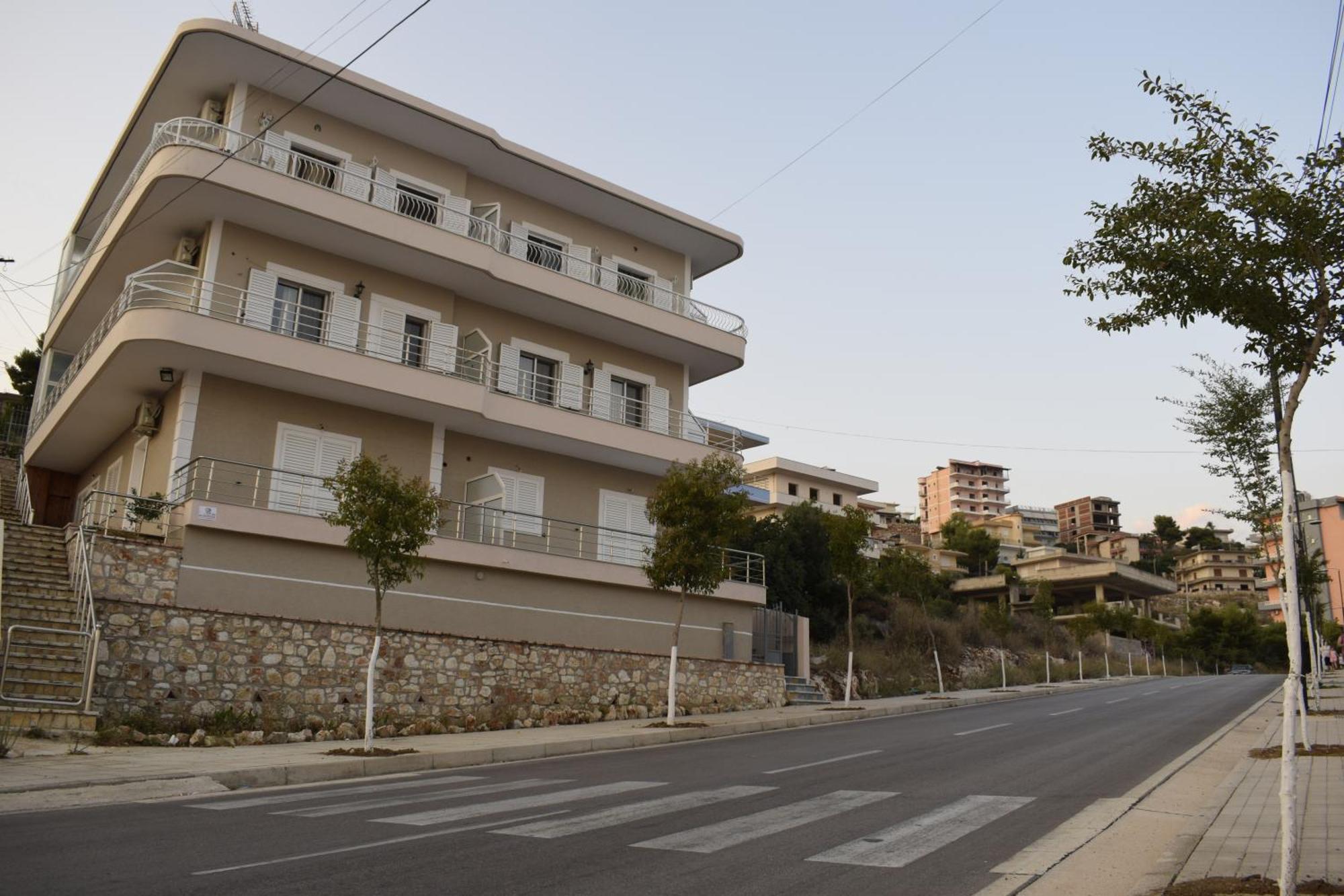 סרנדה Isabela Apartments מראה חיצוני תמונה