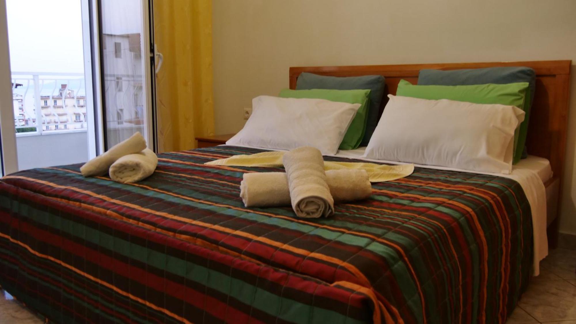 סרנדה Isabela Apartments מראה חיצוני תמונה